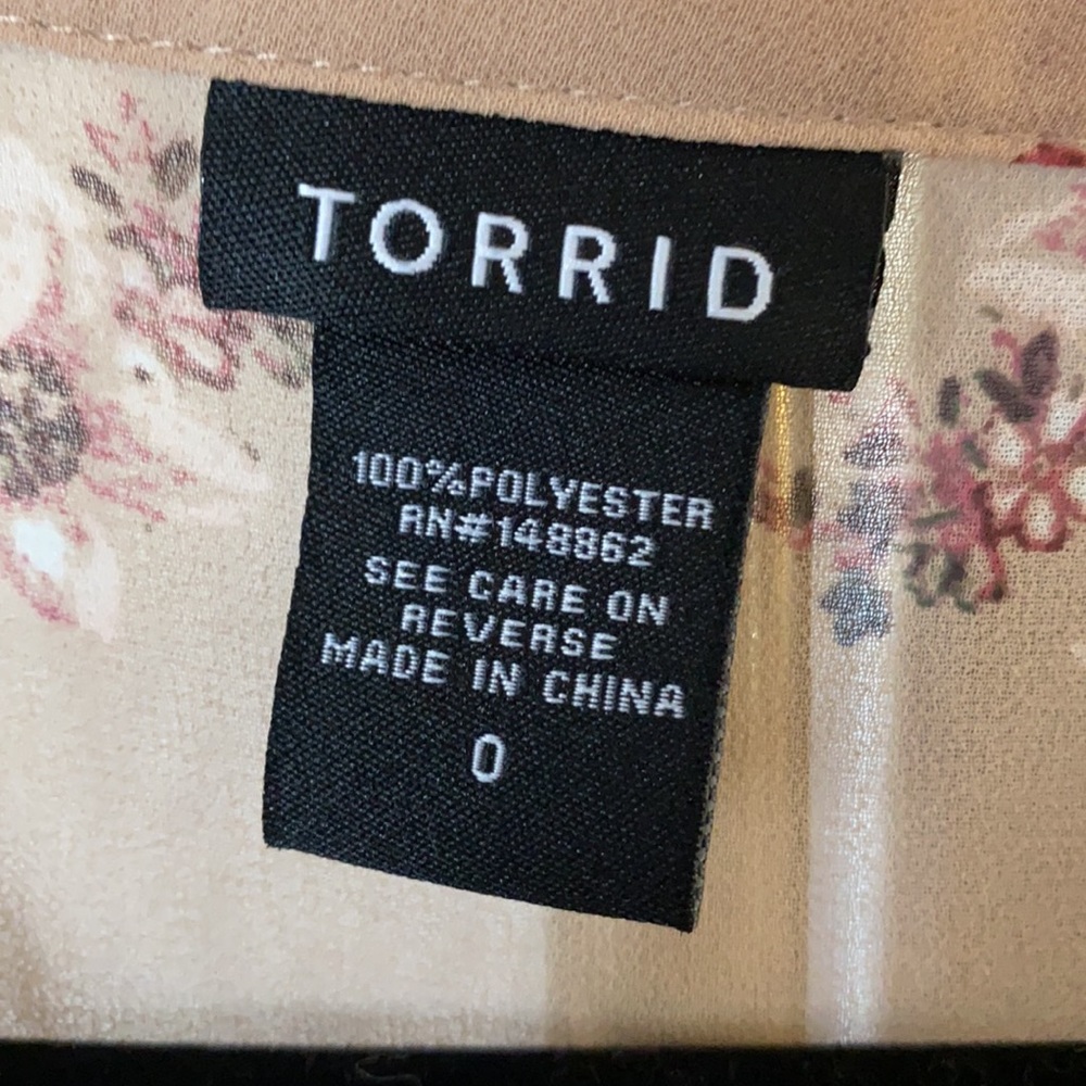 Torrid Sheer Button Up Tunic Top With Roll Up Sle… - image 2